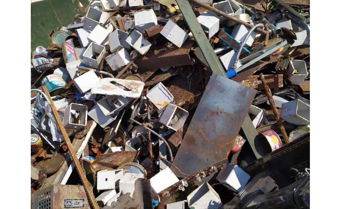 Acceptance of used cylinders for scrap metal - Removal of ferrous metal scrap