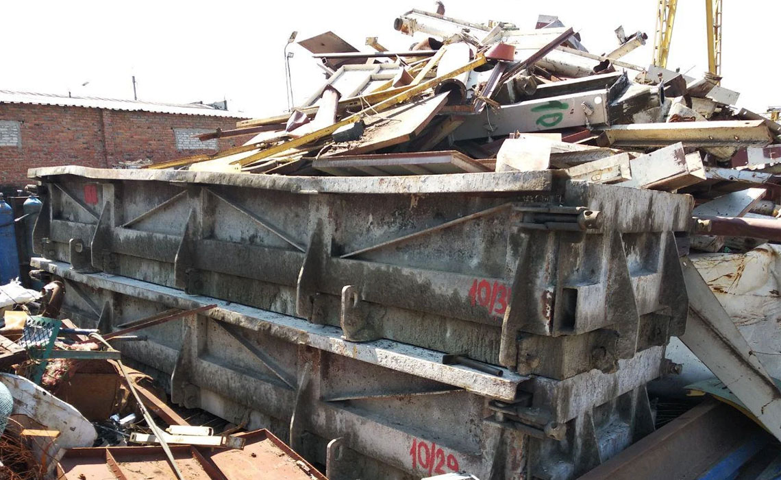 Metal scrap removal in Kharkiv